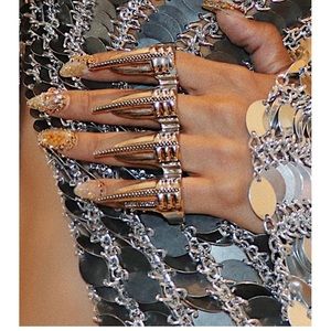 Laurel Dewitt four finger ring